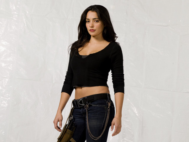 Woman black top jeans purse free wallpaper for desktop - medium preview image