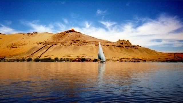 Sailboat lake mountain castle distance free wallpaper for desktop - medium preview image