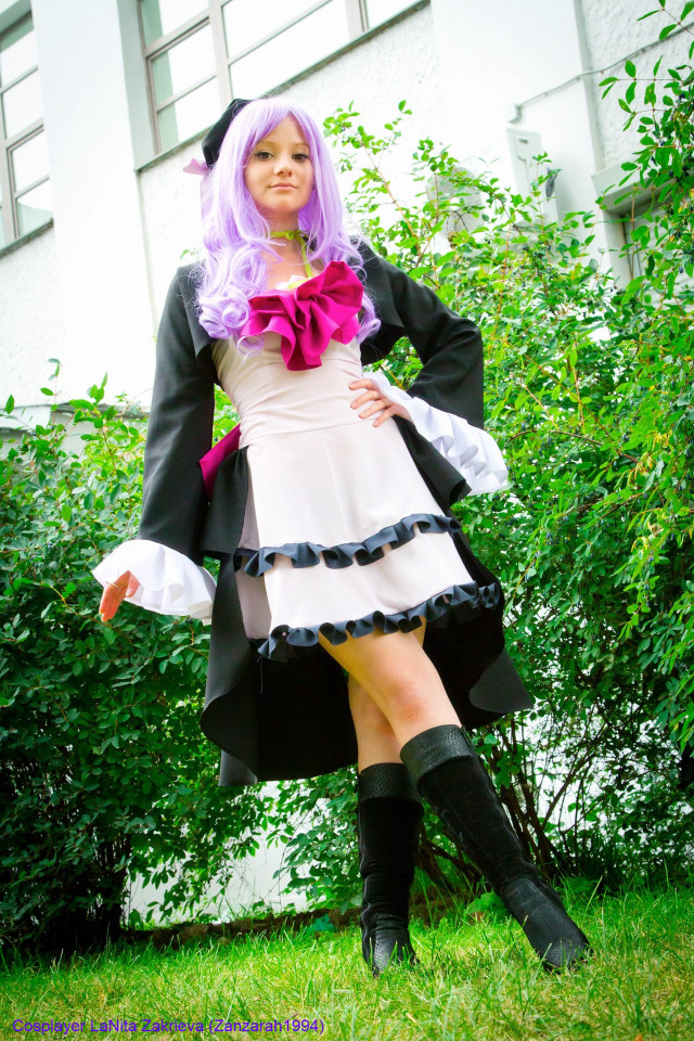 Woman cosplay forest bush ivy free wallpaper for mobile - medium preview image