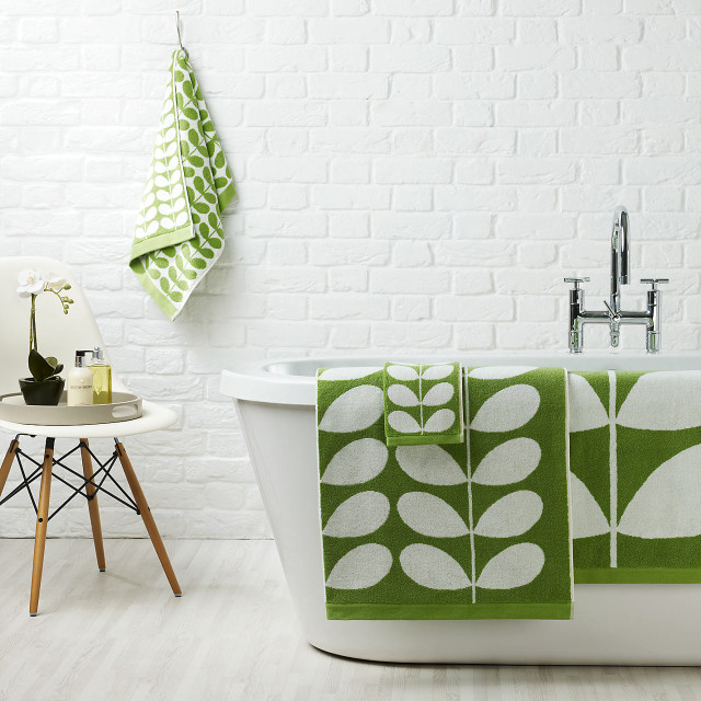 Bath tub green towel white free wallpaper for tablet - medium preview image