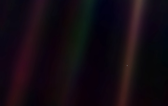 Blurry black background white dot free wallpaper for desktop - medium preview image