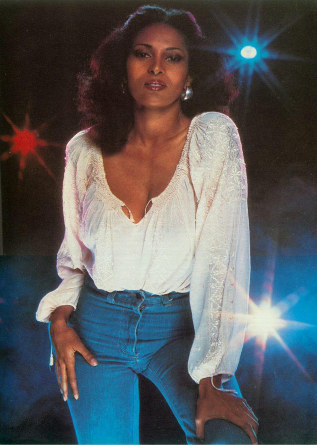 Woman white top blue jeans free wallpaper for mobile - medium preview image