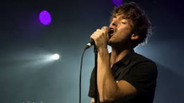 Man singing microphone stage concert #2 free wallpaper for desktop - medium preview image