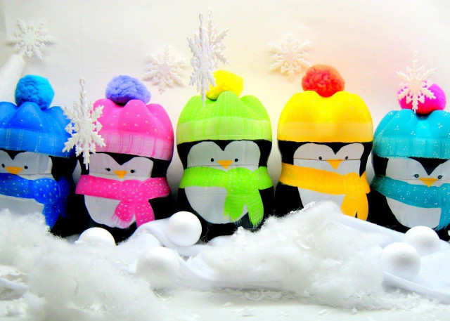 Penguins hats scarves snow snowflakes free wallpaper for desktop - medium preview image