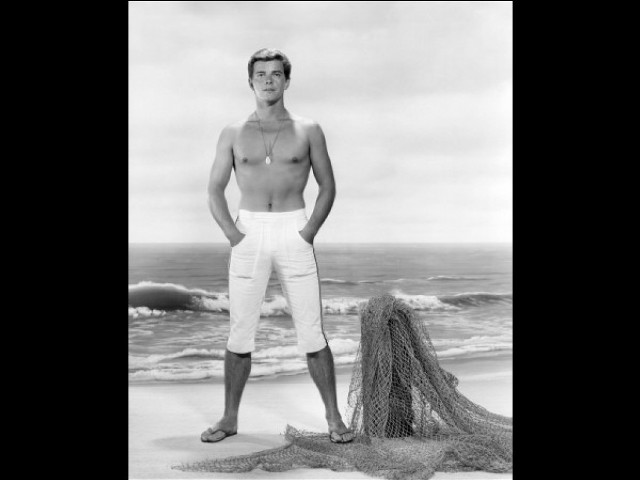 Man standing beach net hands free wallpaper for desktop - medium preview image