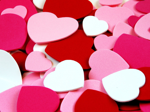 Hearts pile romantic love closeup free wallpaper for desktop - medium preview image