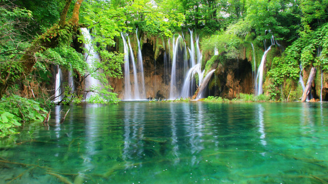 Large waterfall forest clear water free wallpaper for desktop - medium preview image