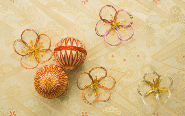 Decorative ornaments tabletop flower design free wallpaper for desktop - medium preview image