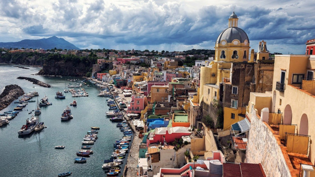 Harbor boats city mountain clouds free wallpaper for desktop - medium preview image