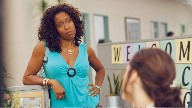 Woman mirror sign welcome institutional free wallpaper for desktop - medium preview image