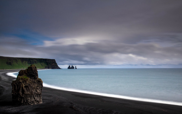 Black sand beach water cliff free wallpaper for desktop - medium preview image