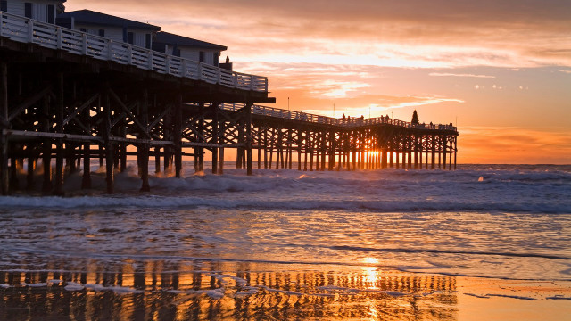 Pier sunset waves crashing person free wallpaper for desktop - medium preview image