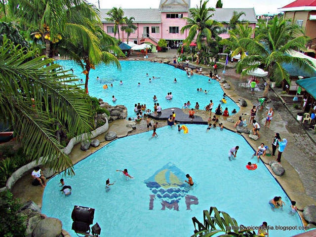 Large pool people beach dahlov free wallpaper for desktop - medium preview image