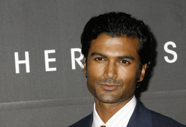 Vanitas nyc man suit photo free wallpaper for desktop - medium preview image