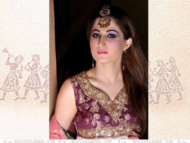 Purple dress gold headpiece floral free wallpaper for desktop - medium preview image