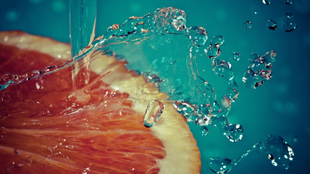 Grapefruit slice water splash blue free wallpaper for desktop - medium preview image