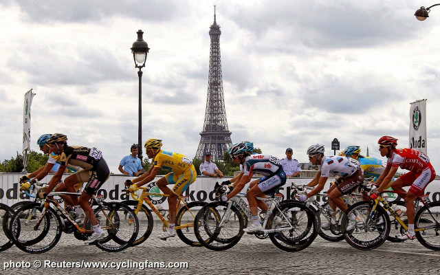 Cyclists riding eiffel tower paris free wallpaper for desktop - medium preview image