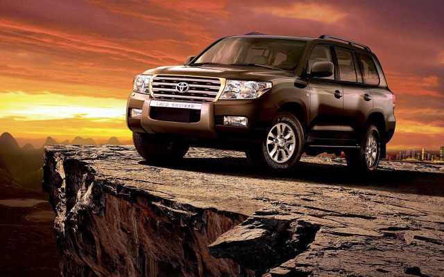 Brown suv rocky cliff sunset free wallpaper for desktop - medium preview image