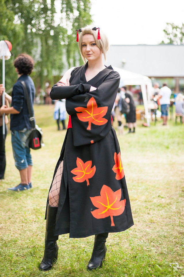 Woman black dress coat cosplay free wallpaper for mobile - medium preview image