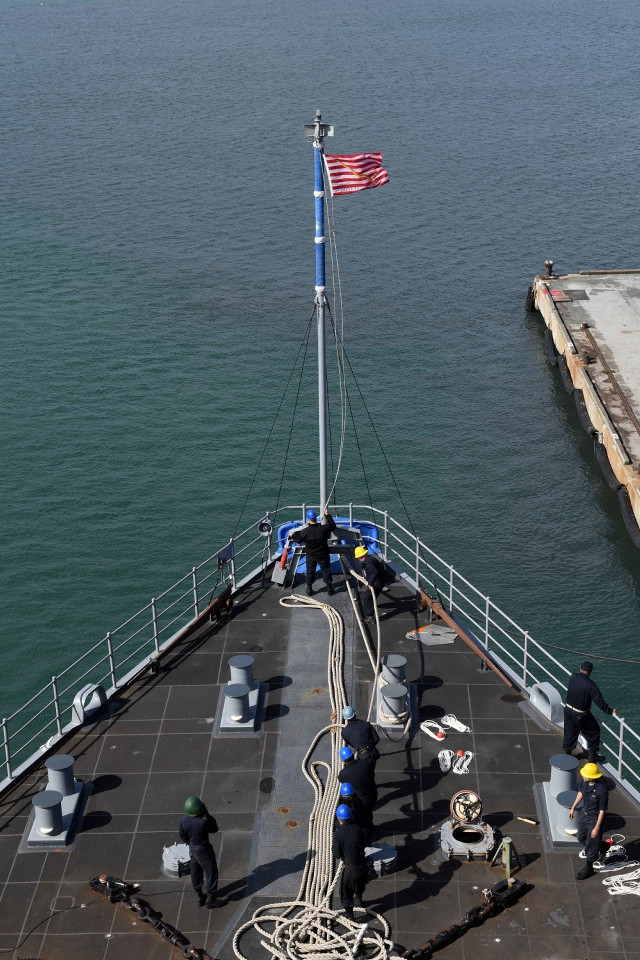 Boat flag dock flagpole side free wallpaper for mobile - medium preview image