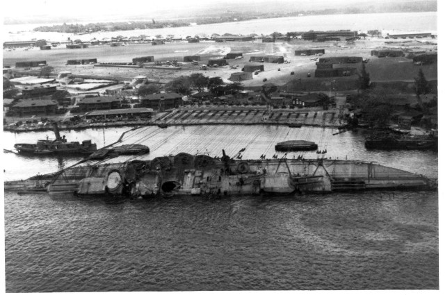 Large ship city harbor boats free wallpaper for desktop - medium preview image