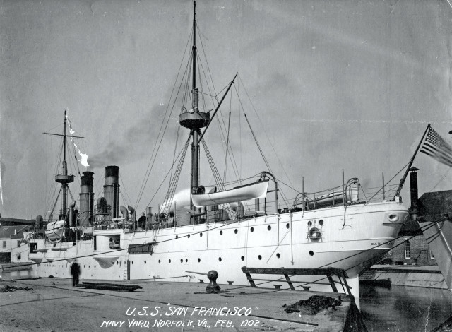 Large white boat dock flag free wallpaper for desktop - medium preview image