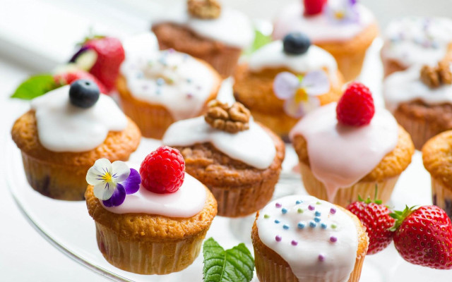 Cupcakes with frosting and fruit free wallpaper for desktop - medium preview image