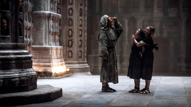 Woman man long dress building free wallpaper for desktop - medium preview image