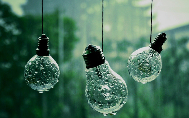 Three light bulbs water droplets free wallpaper for desktop - medium preview image