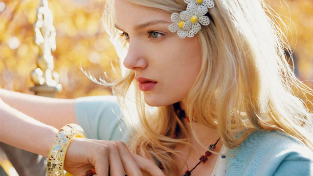 Woman flower hair bracelet tree #2 free wallpaper for desktop - medium preview image