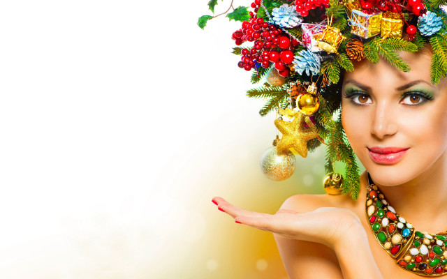 Woman christmas wreath necklace holiday free wallpaper for desktop - medium preview image