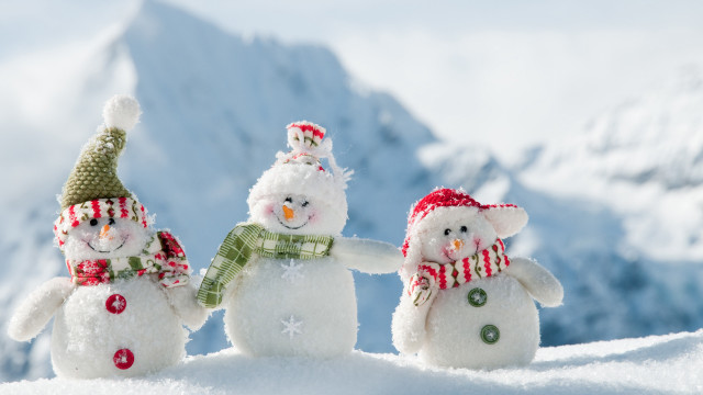 Three snowmen snow mountain background free wallpaper for desktop - medium preview image