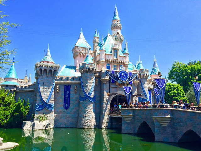 Castle bridge pond people standing free wallpaper for desktop - medium preview image