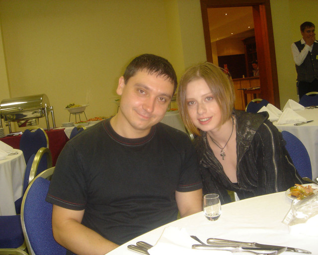 Man woman table wine glass free wallpaper for desktop - medium preview image