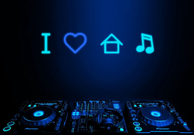 Dj set heart i love free wallpaper for desktop - medium preview image