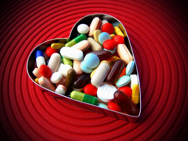 Heart shaped tin pills red free wallpaper for desktop - medium preview image