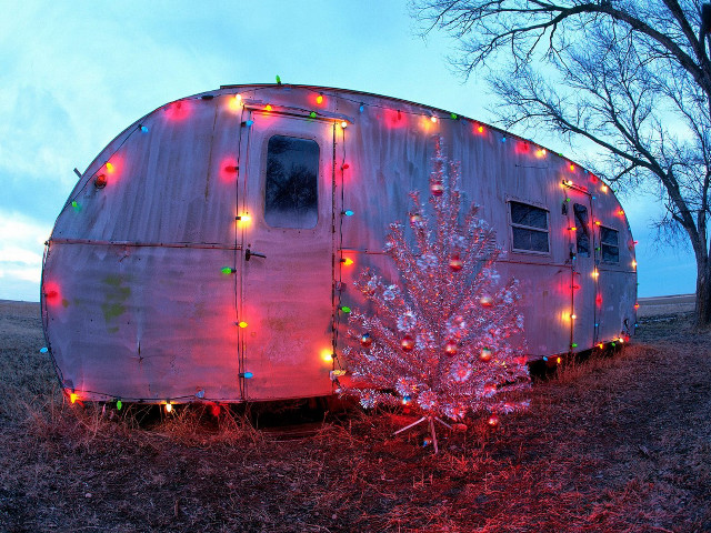Trailer christmas lights tree front #2 free wallpaper for desktop - medium preview image