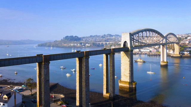 Bridge water boats city background #2 free wallpaper for desktop - medium preview image