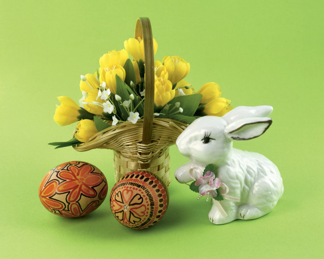 Basket flowers bunny figurine eggs free wallpaper for desktop - medium preview image