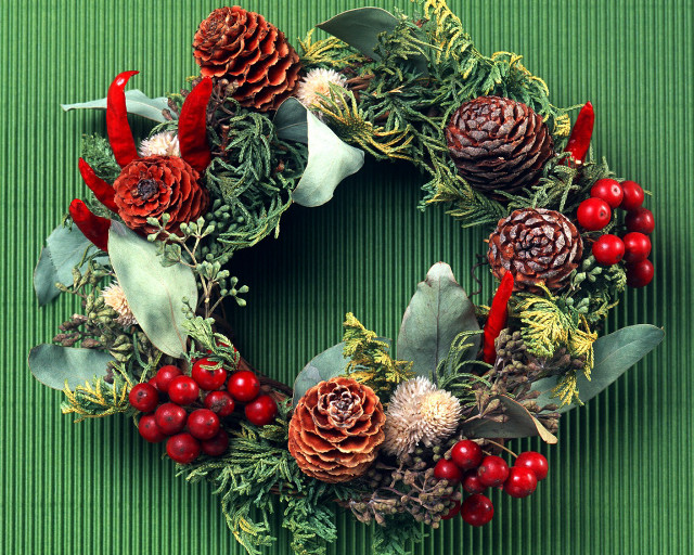 Wreath pine cones natural decorative free wallpaper for desktop - medium preview image