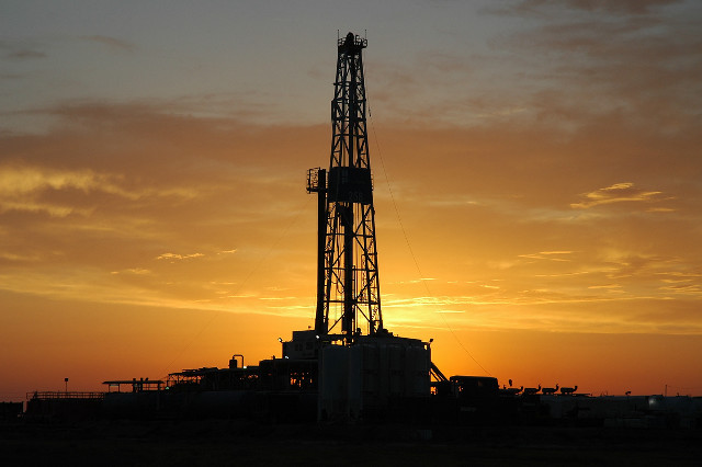 Drilling rig sunset sun clouds free wallpaper for desktop - medium preview image