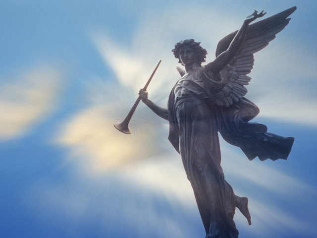 Angel holding hammer halo statue free wallpaper for desktop - medium preview image