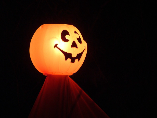 Lighted pumpkin lantern scary face free wallpaper for desktop - medium preview image