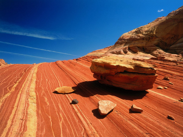 Rock formation desert sky background free wallpaper for desktop - medium preview image