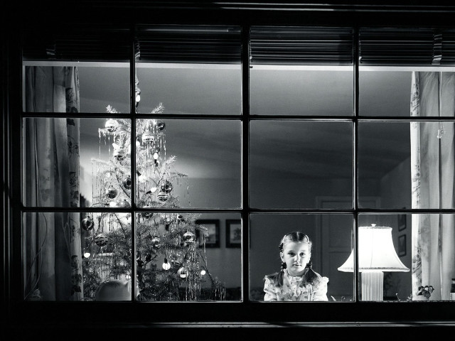 Woman window christmas 1950s creepy free wallpaper for desktop - medium preview image
