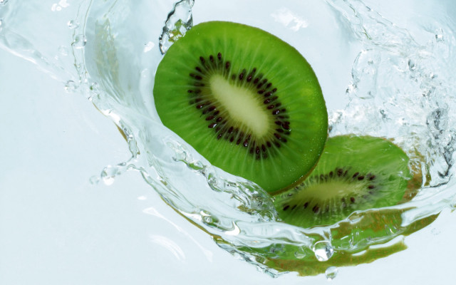 Kiwi cut in half water #2 free wallpaper for desktop - medium preview image