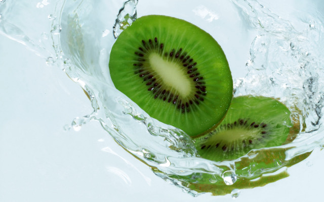 Kiwi cut half water bubbles #2 free wallpaper for desktop - medium preview image