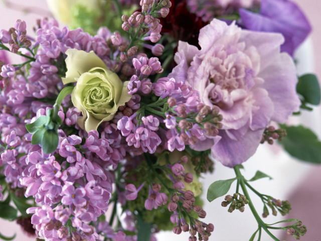 Bouquet vase pink purple flowers free wallpaper for desktop - medium preview image