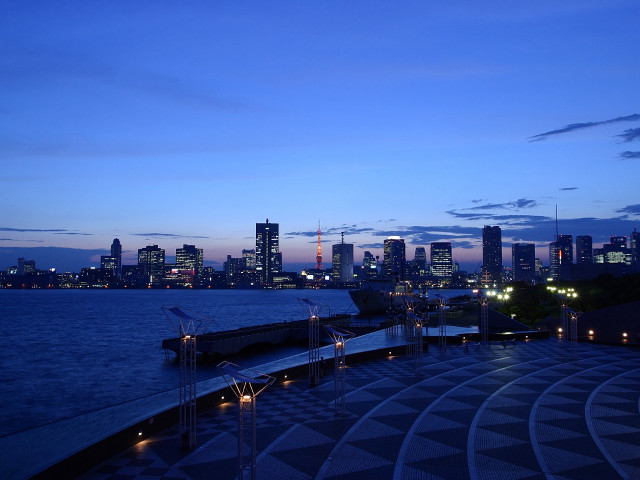 City skyline night circular structure free wallpaper for desktop - medium preview image