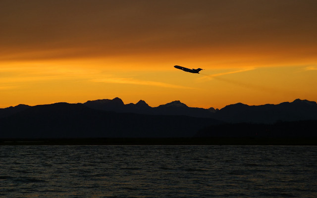 Plane sunset mountains ocean cloudy free wallpaper for desktop - medium preview image